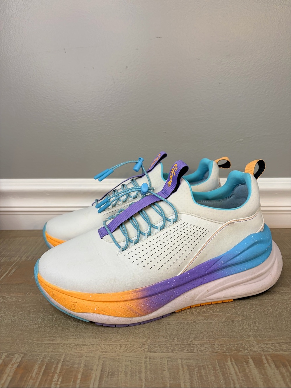 Clove Women’s White Forte Sneakers, Size 8
